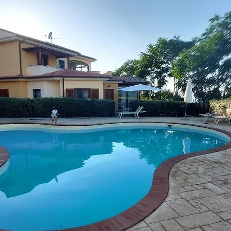 In Con Piscina 아파트